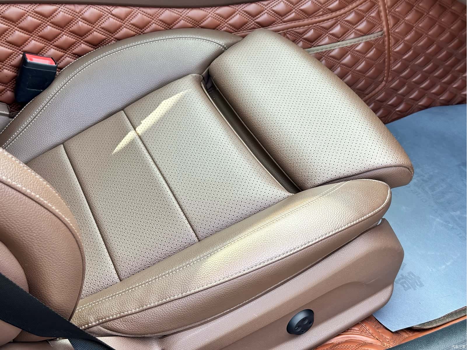 Mercedes-Benz E-Class, 2022 14