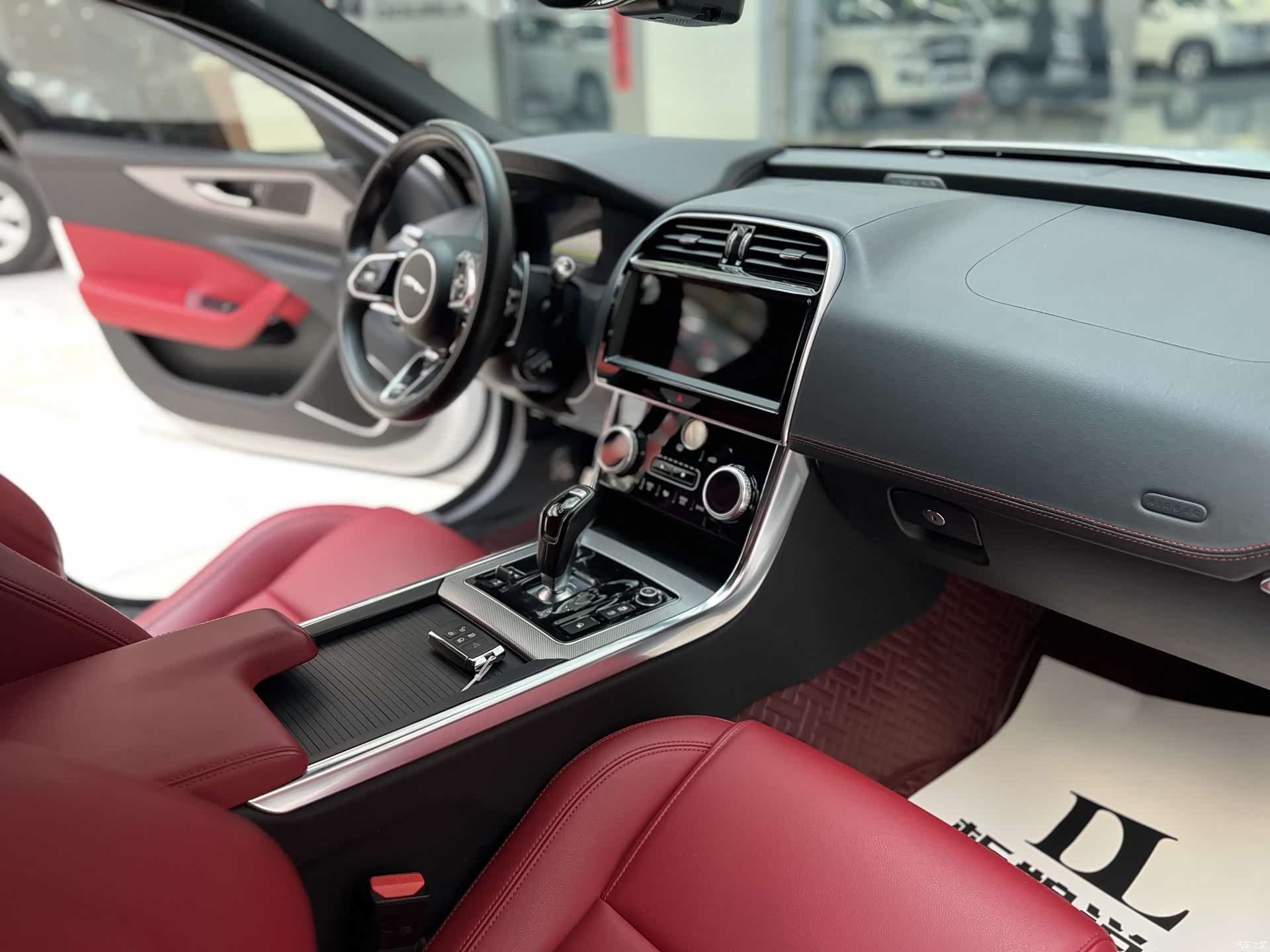 Land Rover XEL, 2022 8