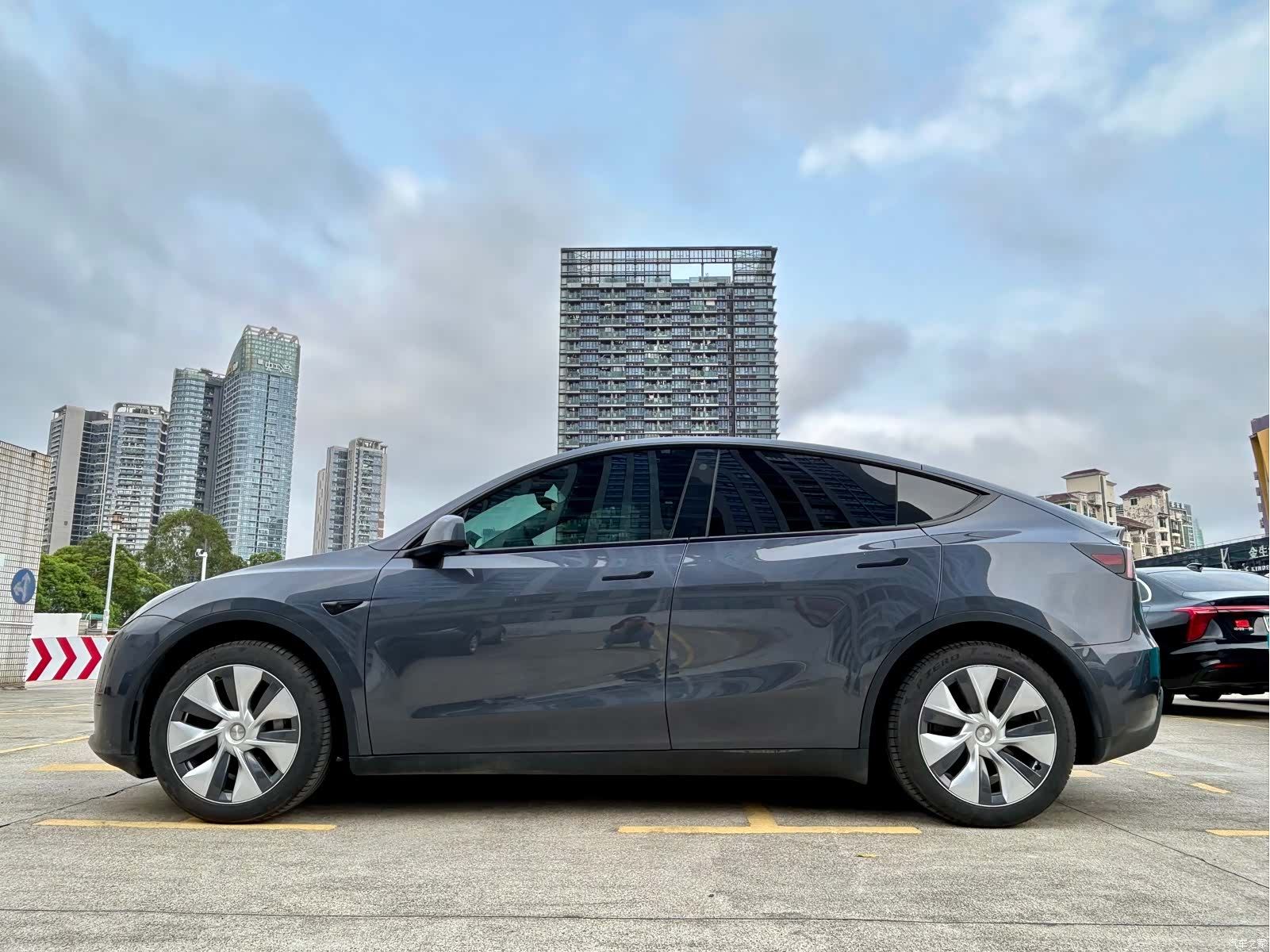 Tesla Model Y, 2023 3