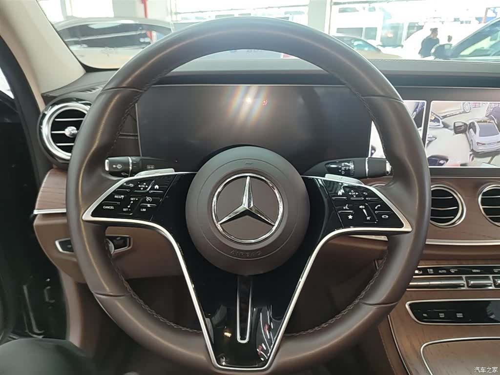 Mercedes-Benz E-Class, 2023 11