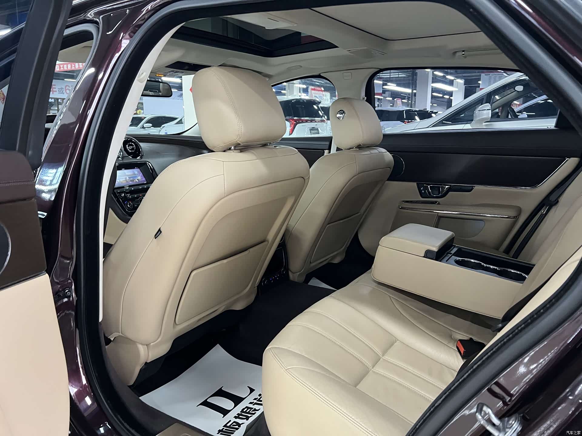 Jaguar XJ, 2017 16