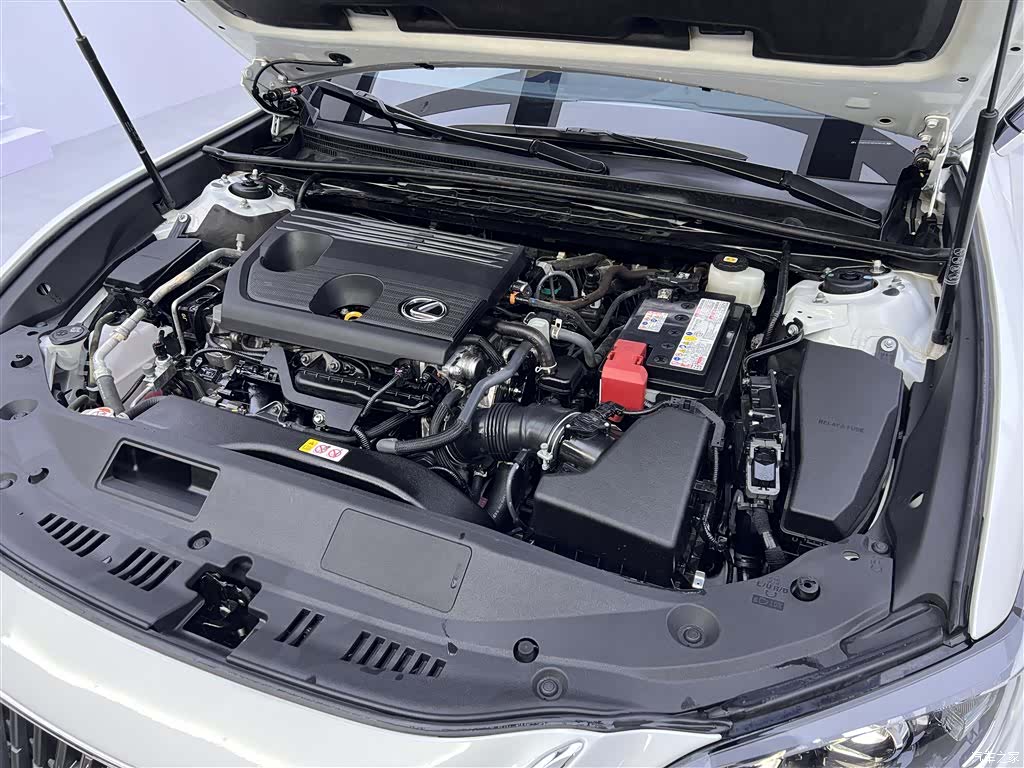 Lexus ES, 2024 12