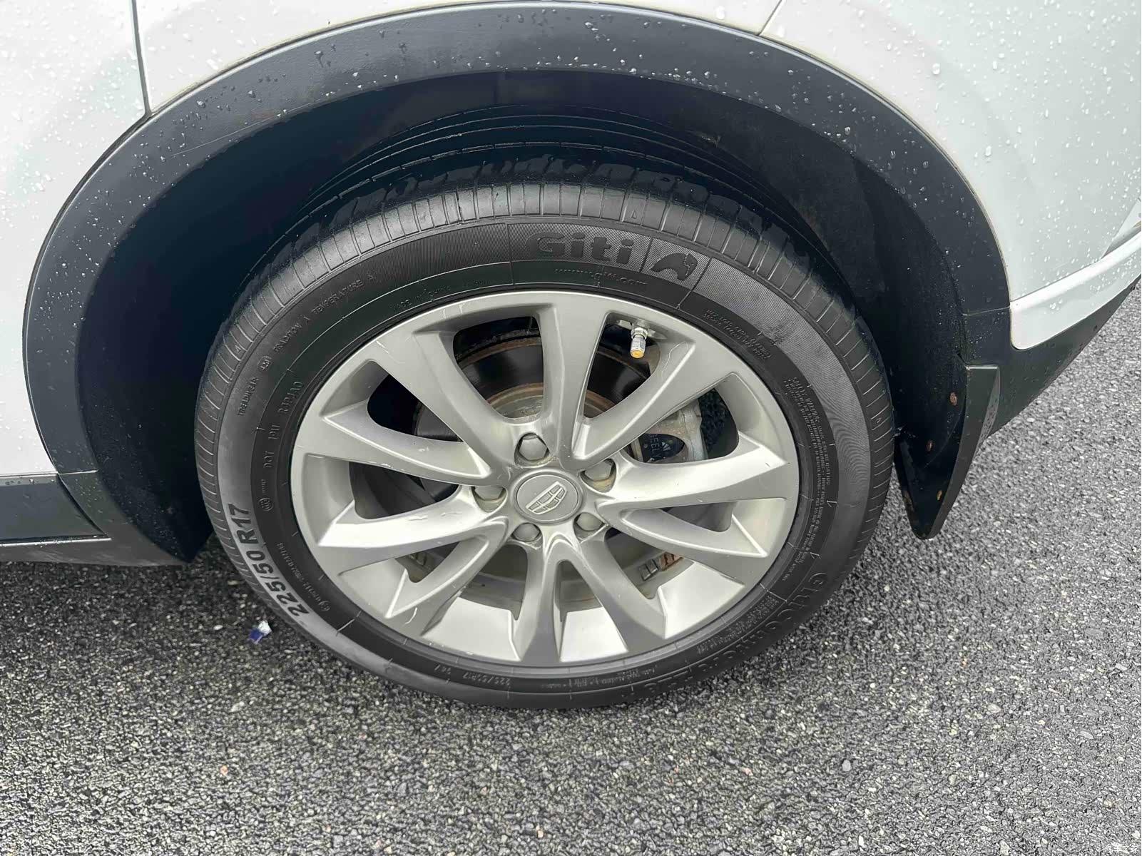 Geely Emgrand, 2017 13