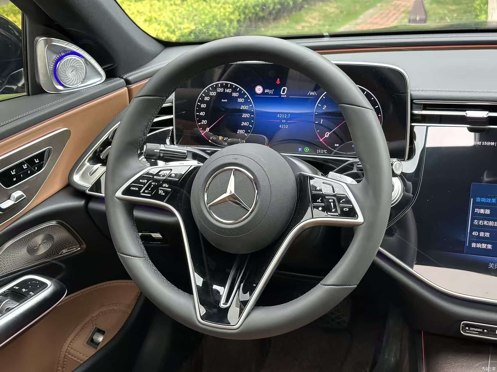 Mercedes-Benz E-Class, 2025 16