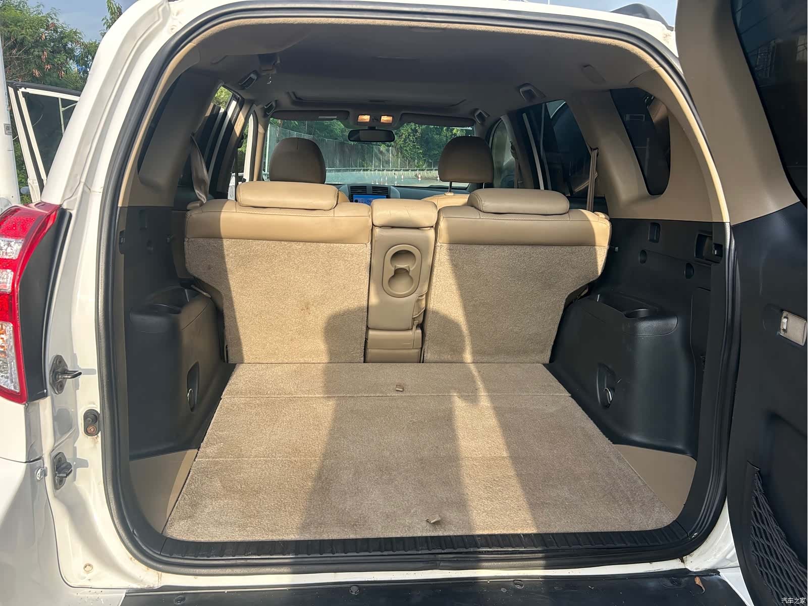 Toyota RAV4, 2011 11