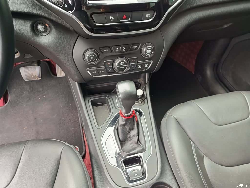 Jeep Cherokee, 2019 14