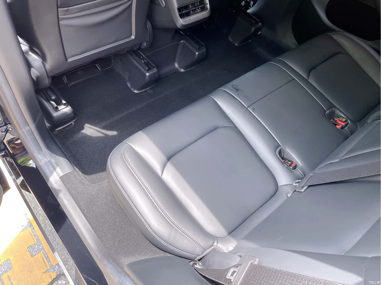 Tesla Model Y, 2022 17