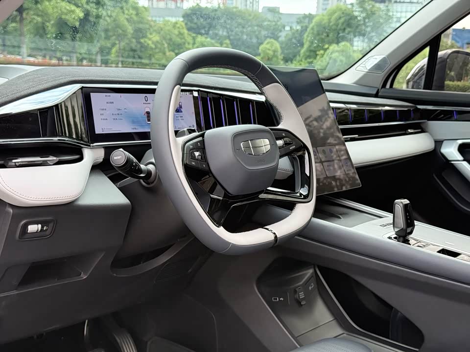 Geely Atlas L