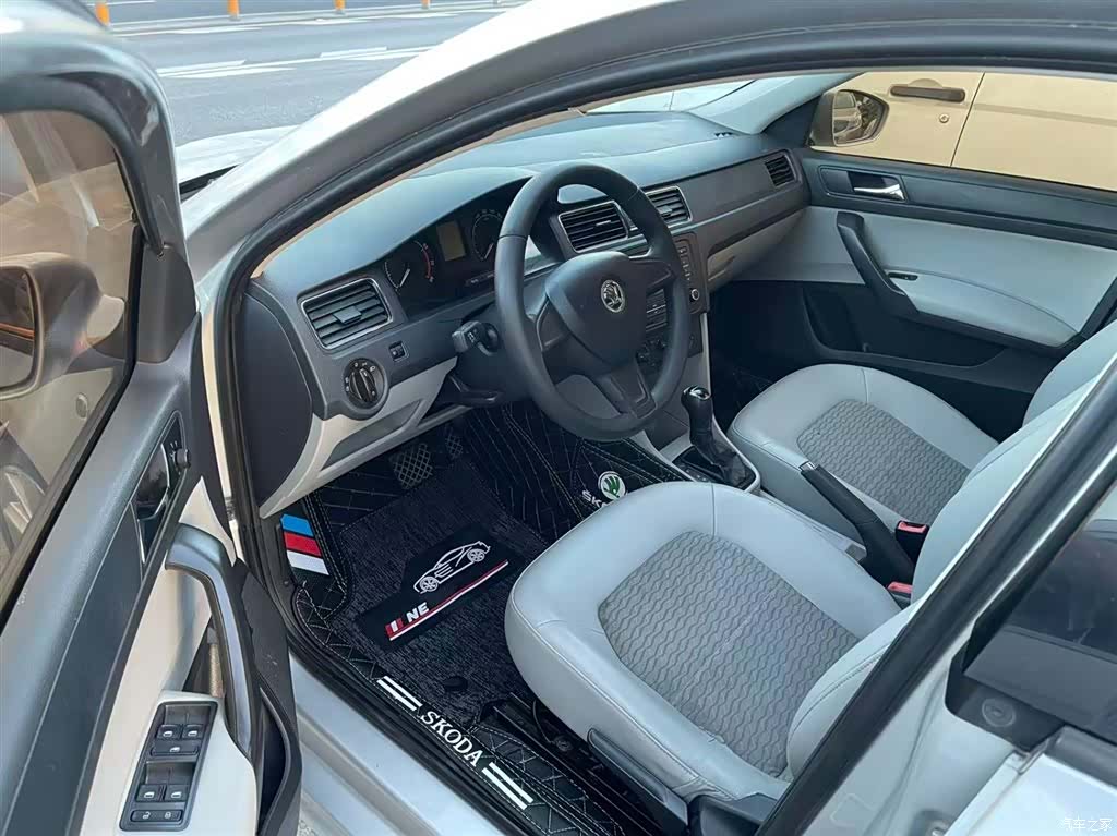 Skoda Rapid, 2015 4