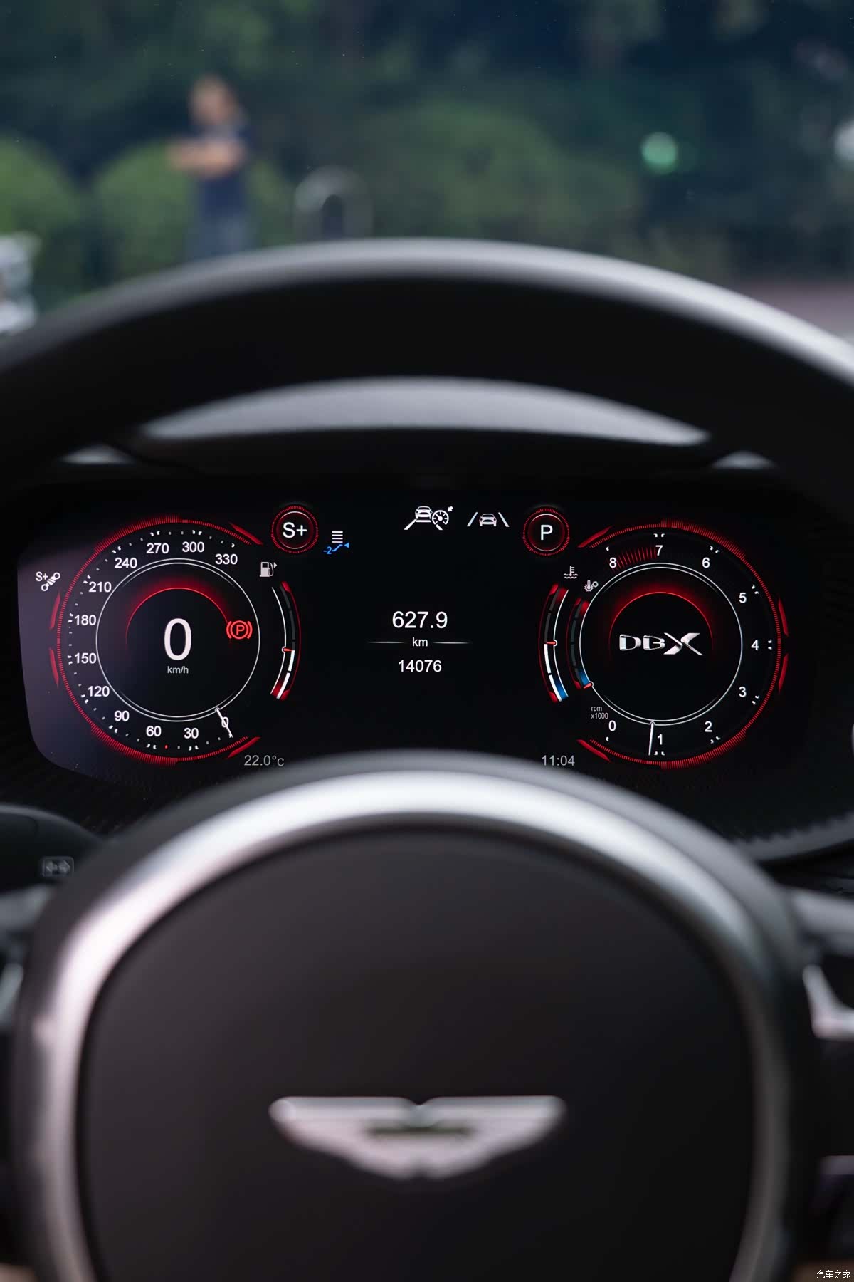 Aston Martin DBX, 2026 12