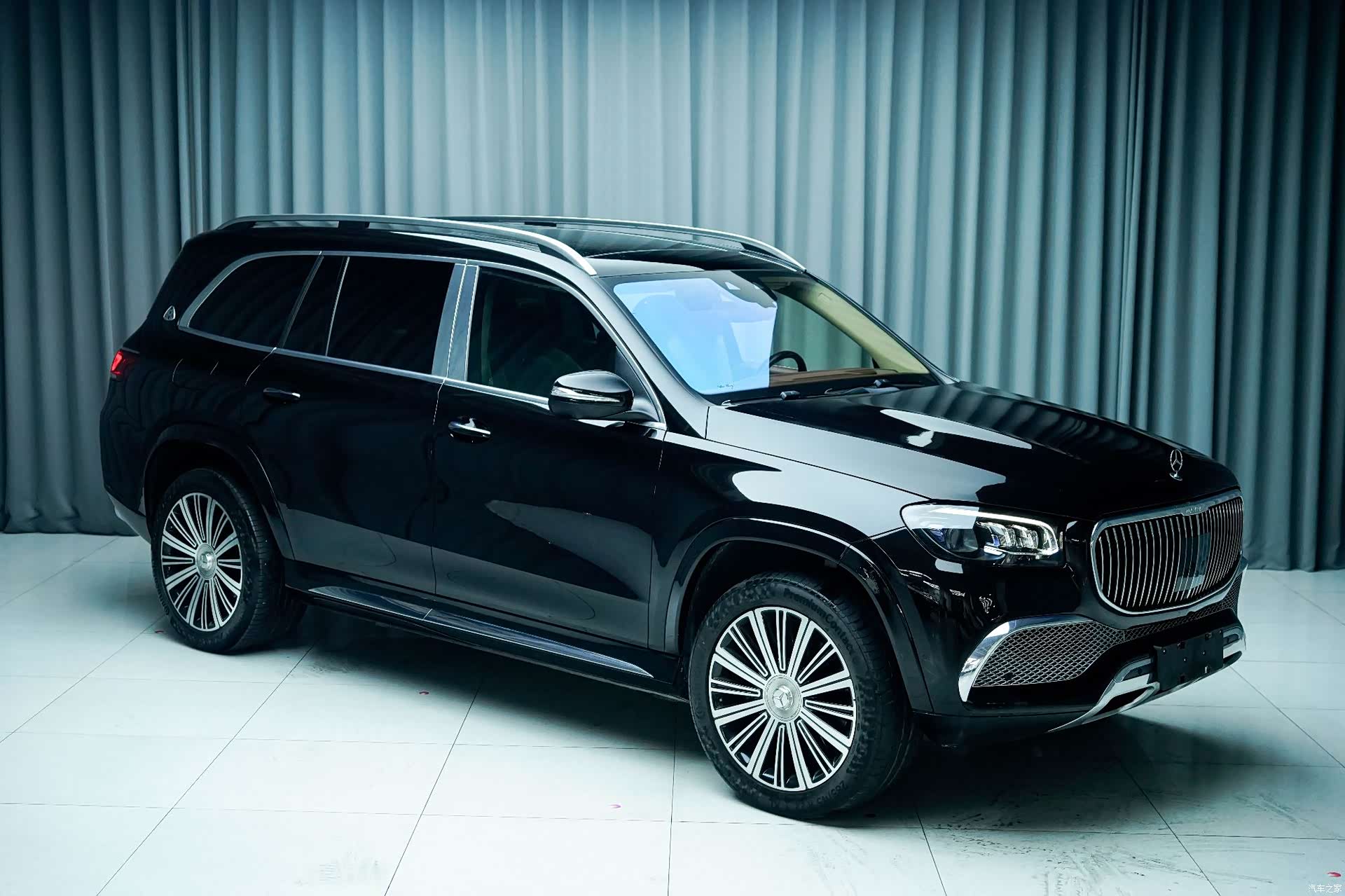 Maybach GLS, 2021 3