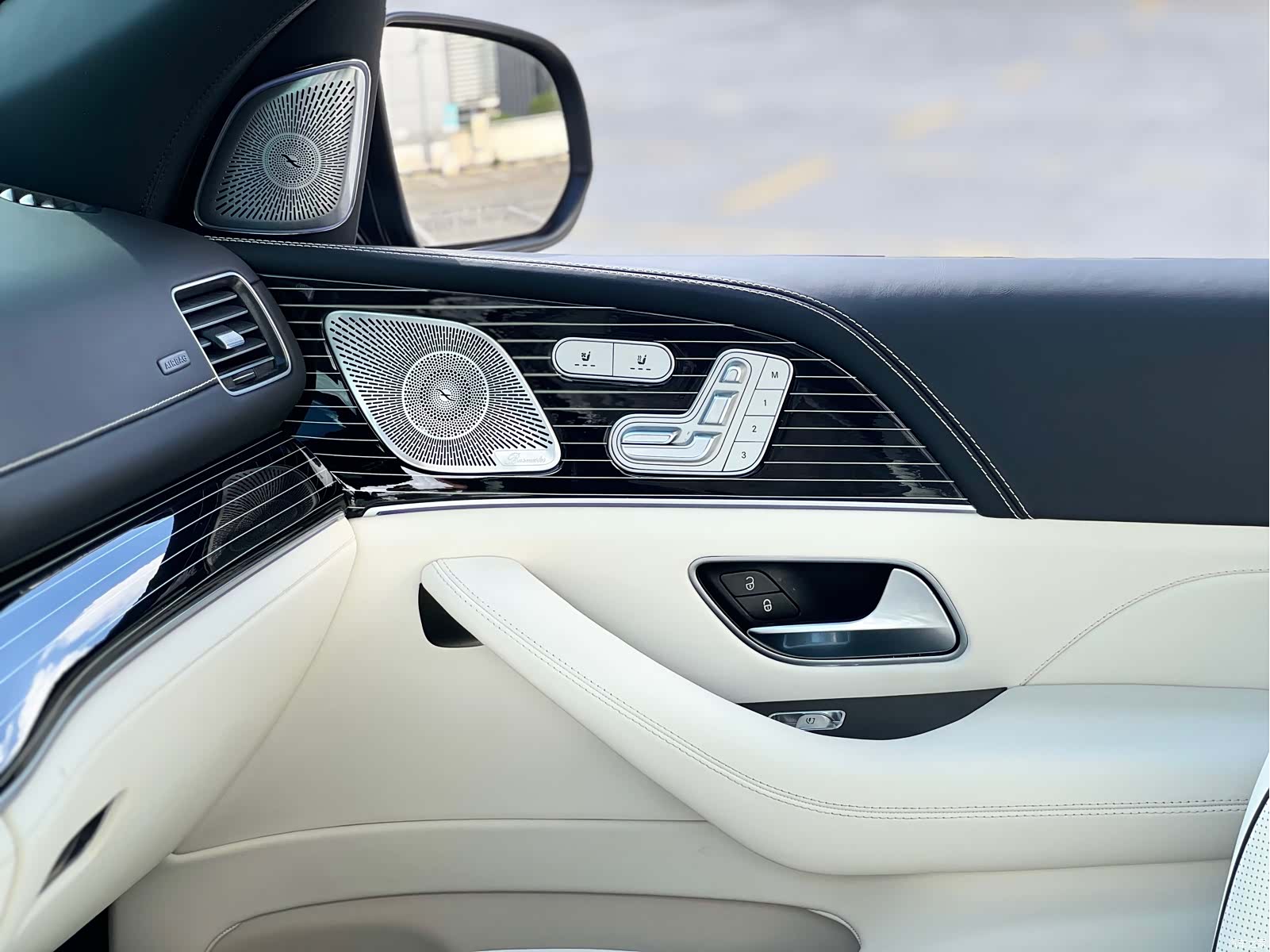 Mercedes-Benz GLS, 2024 19