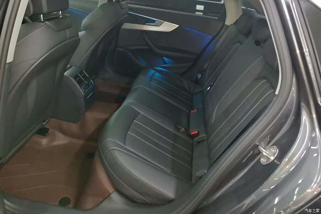 Audi A4L, 2022 11