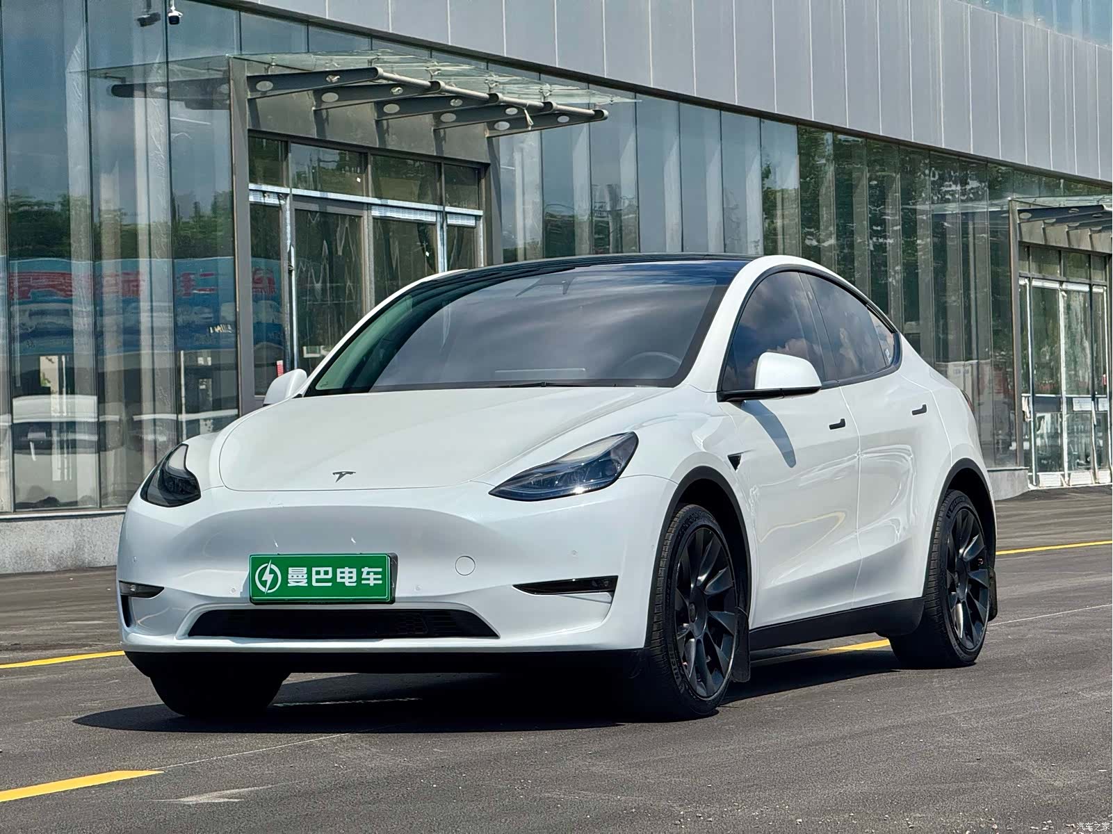 Tesla Model Y, 2023 1