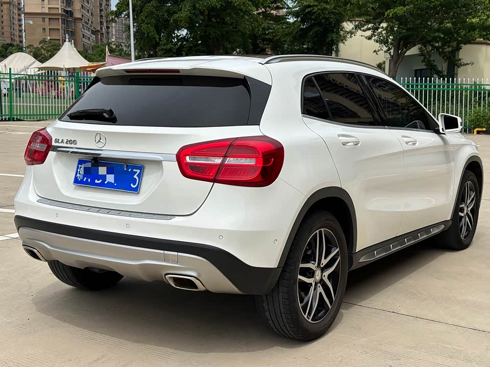 Mercedes-Benz GLA Mercedes-Benz GLA