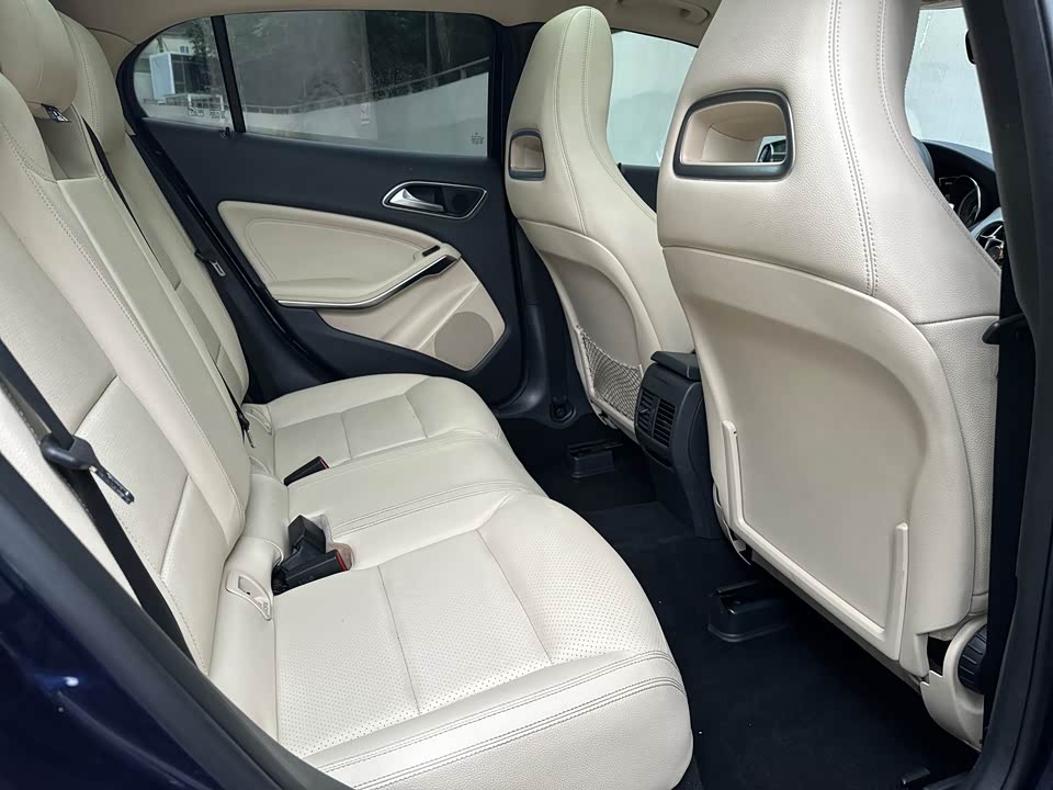 Mercedes-Benz GLA Mercedes-Benz GLA