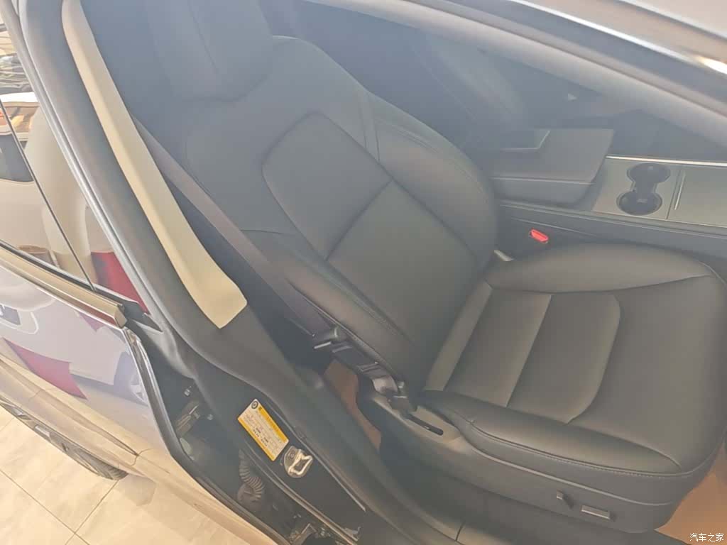 Tesla Model Y, 2023 25