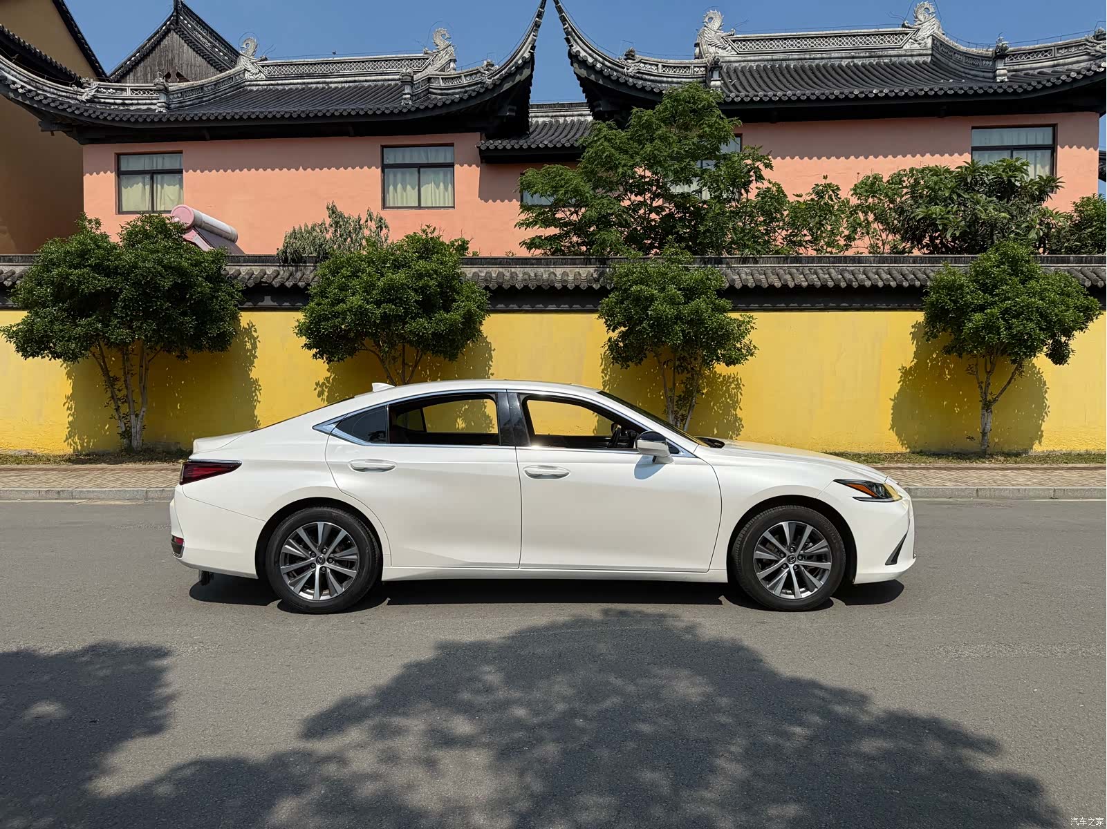 Lexus ES, 2020 4