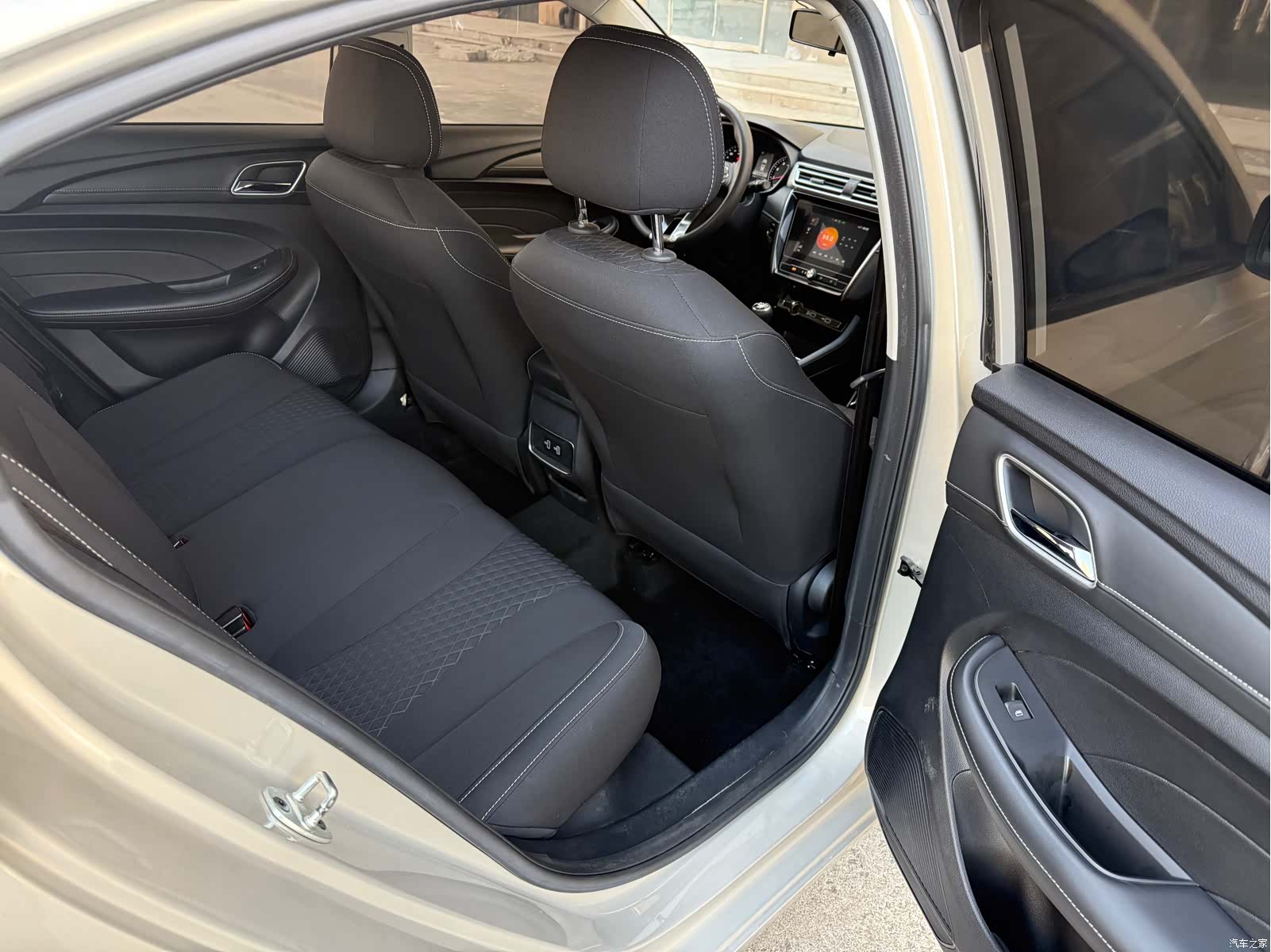 Roewe i5, 2021 15