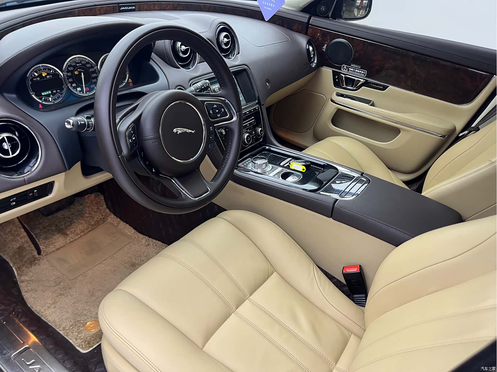 Jaguar XJ, 2015 15