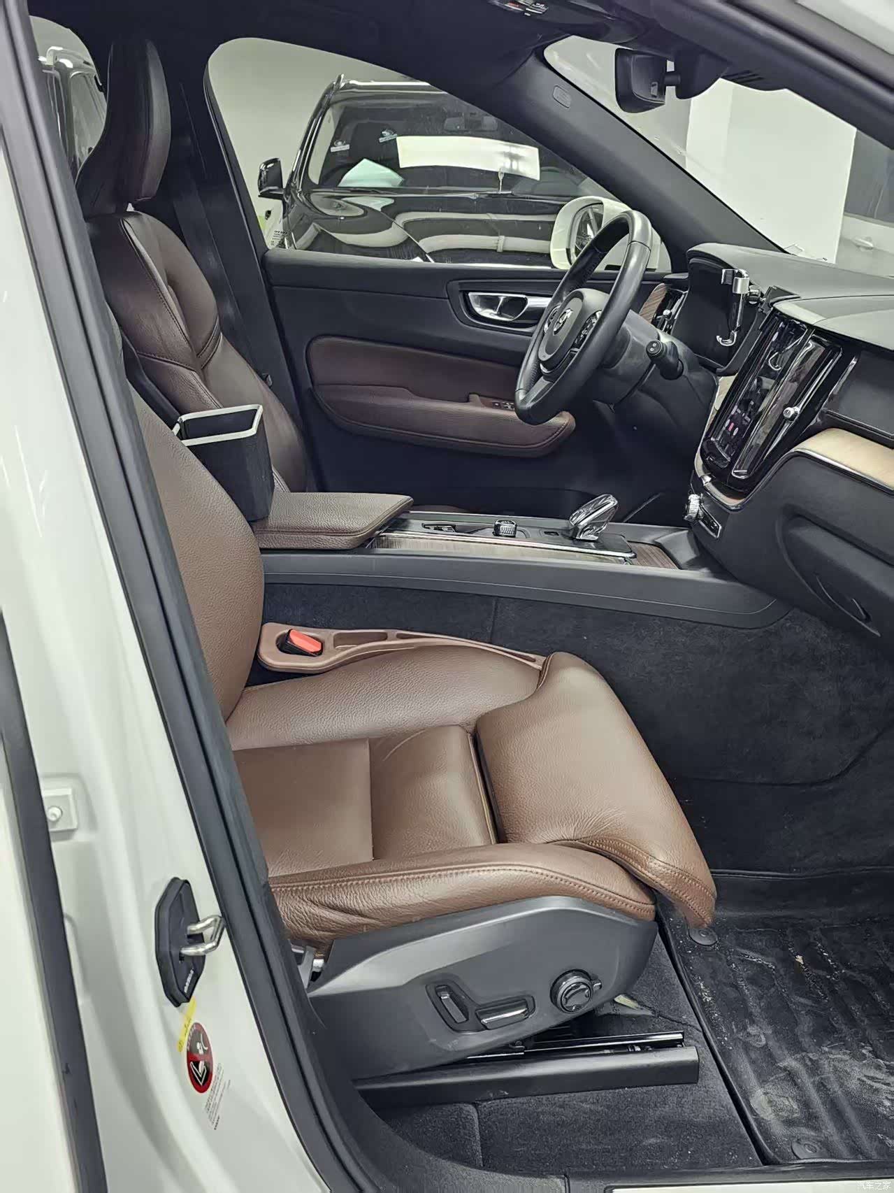 Volvo XC60, 2022 8