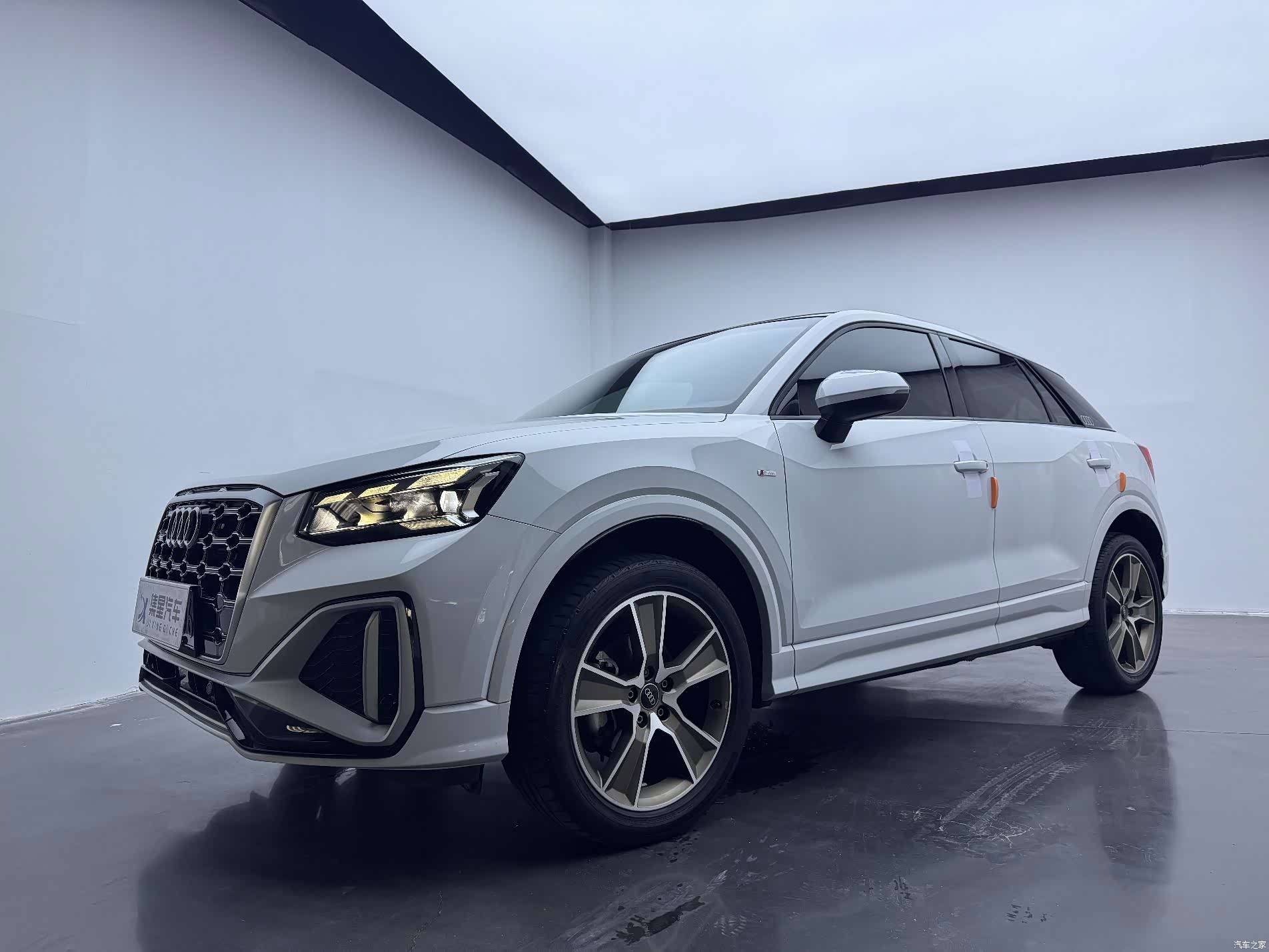 Audi Q2L, 2023 1