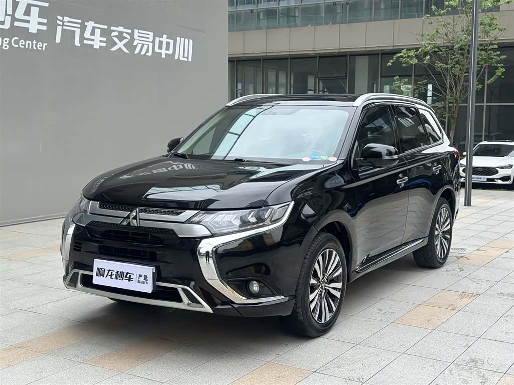 Mitsubishi Outlander, 2022 2