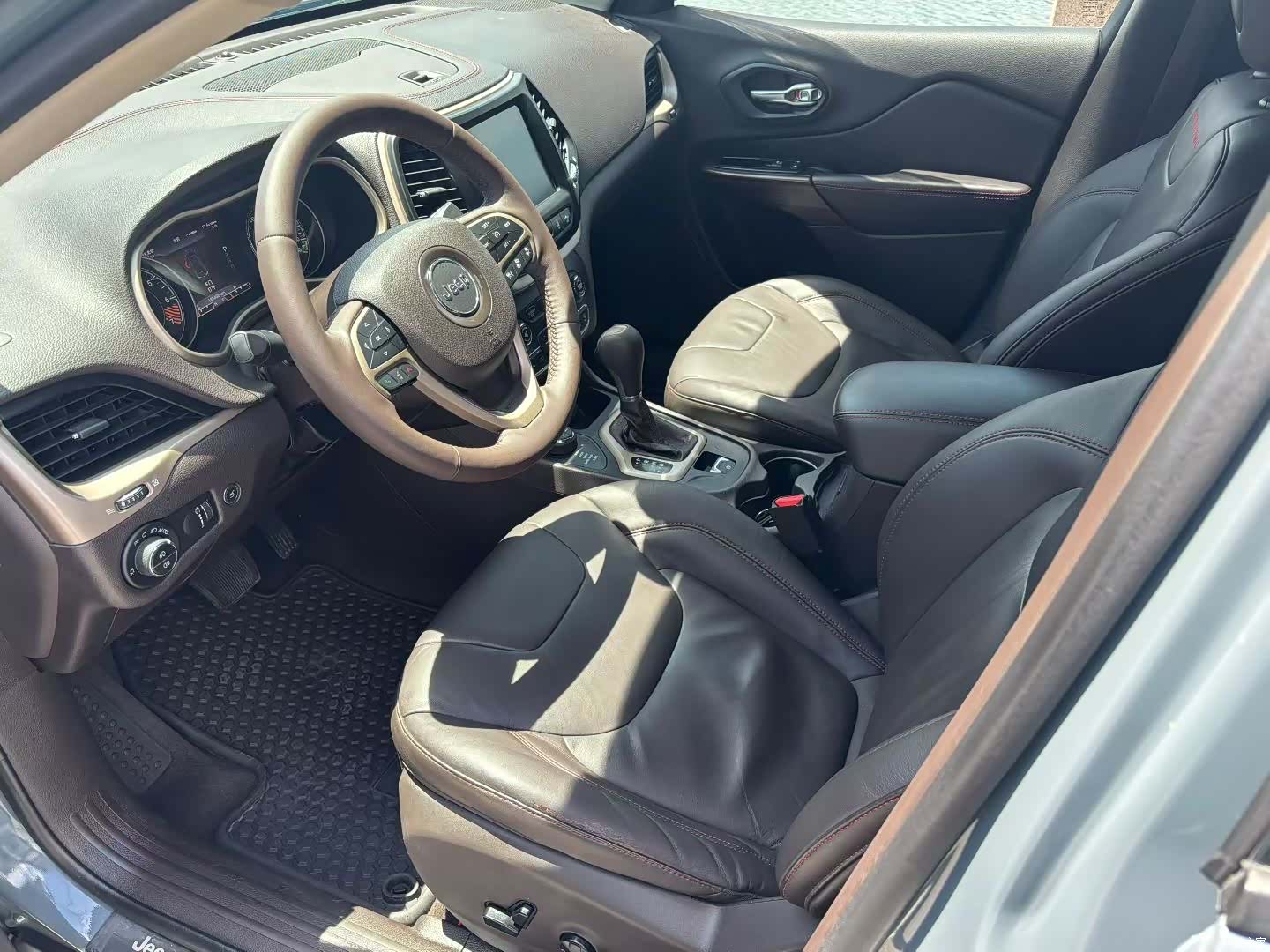 Jeep Cherokee, 2015 4