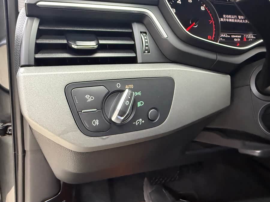 Audi A4L 2019, фото 12
