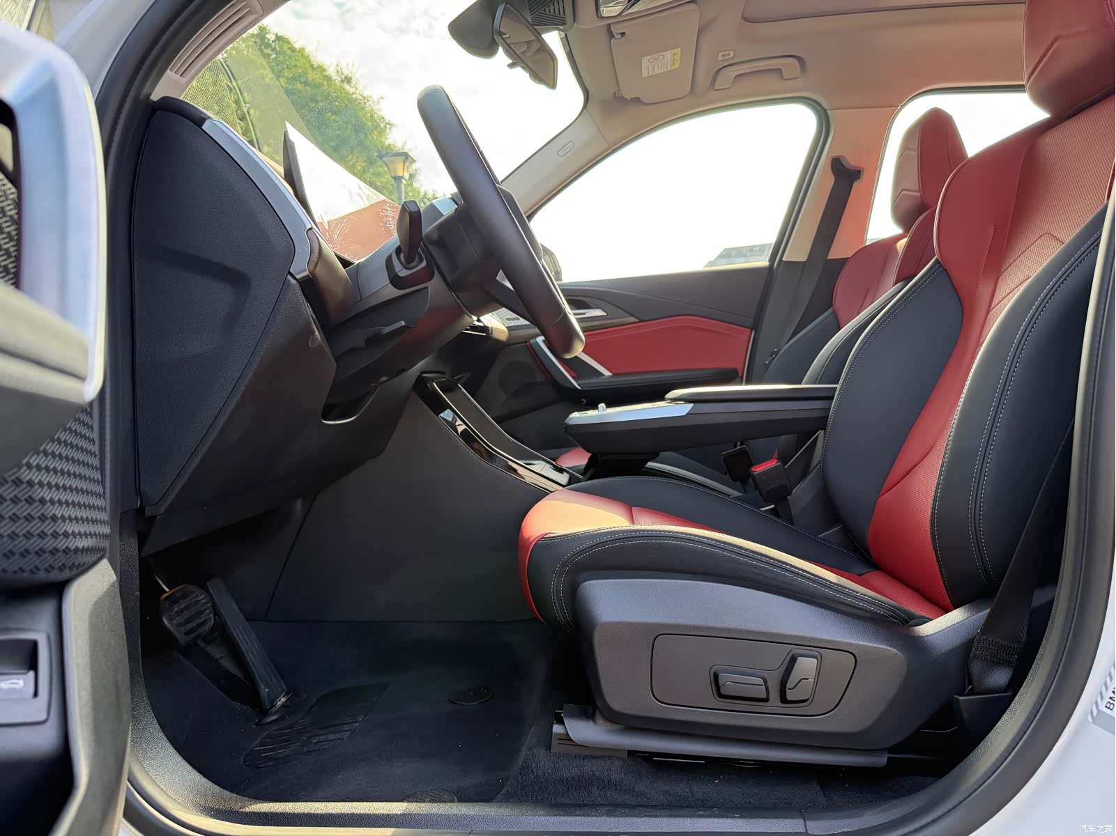 BMW iX1, 2025 13