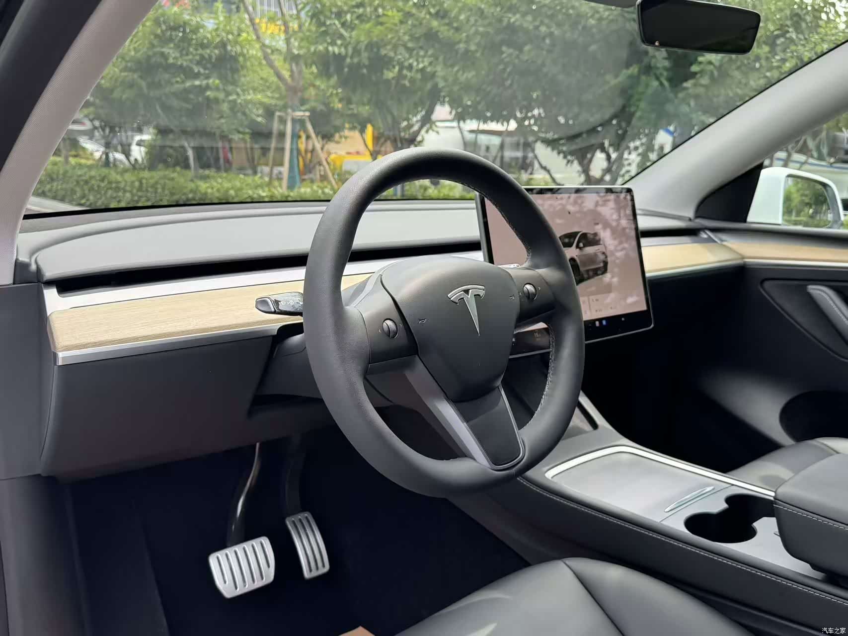 Tesla Model Y, 2023 15