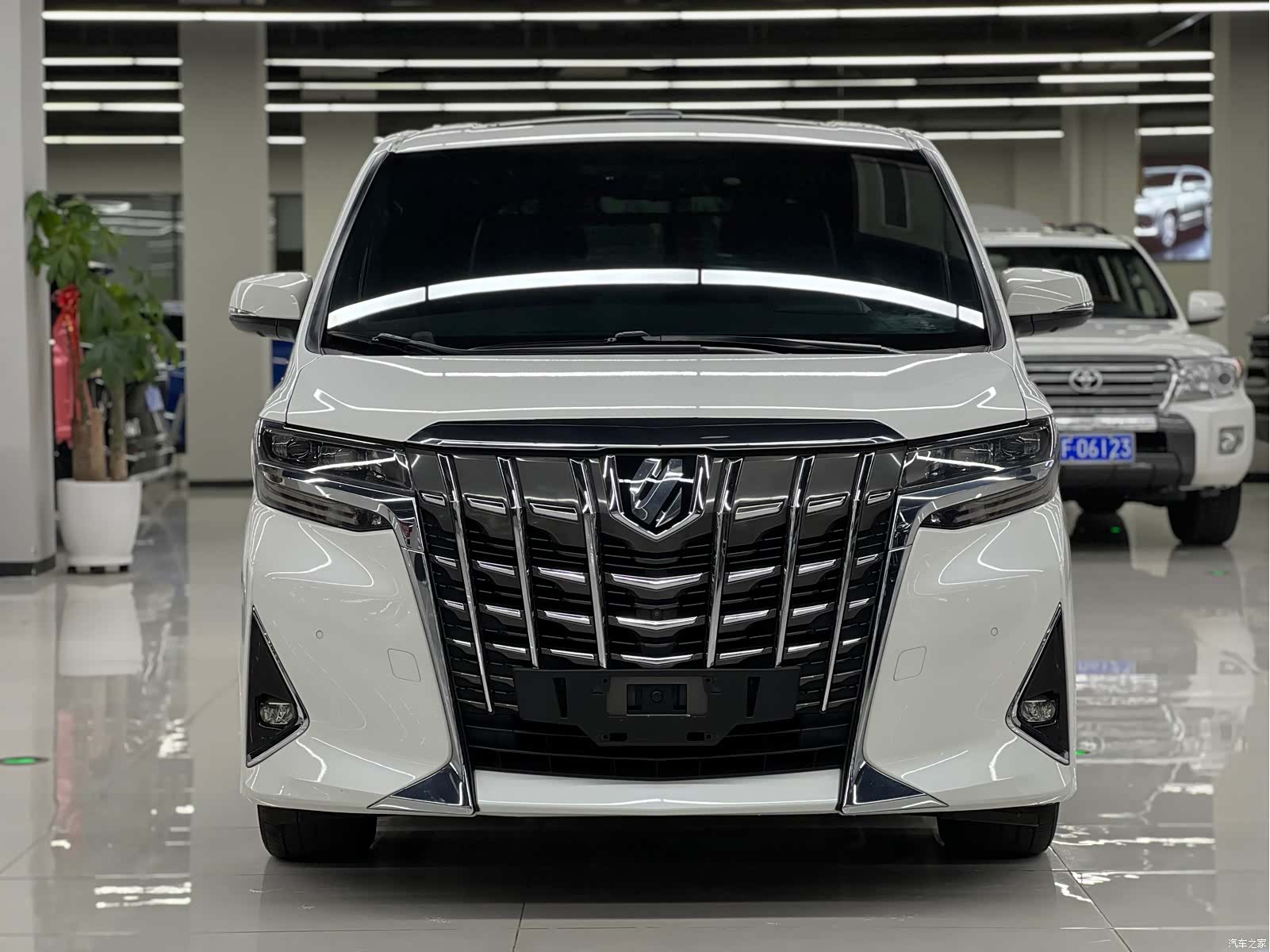 Toyota Alphard, 2018 2