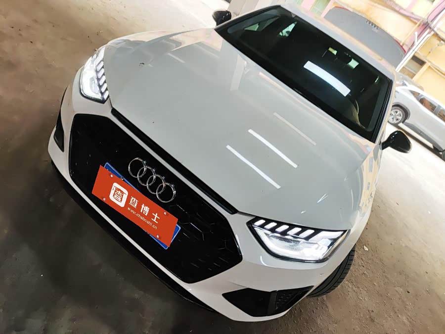 Audi A4L 2022, фото 1