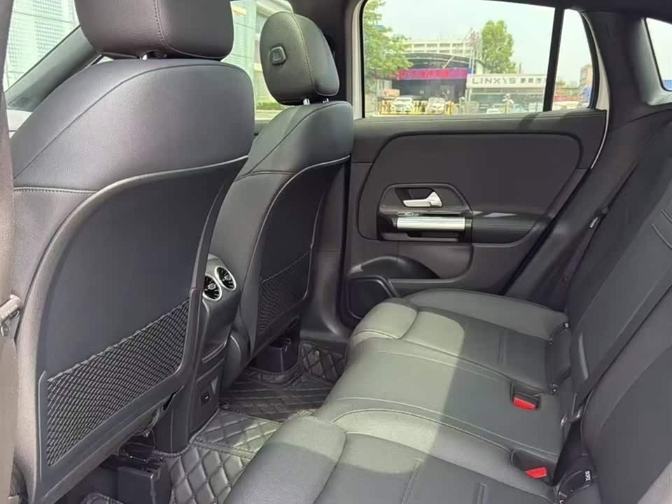 Mercedes-Benz GLA Mercedes-Benz GLA
