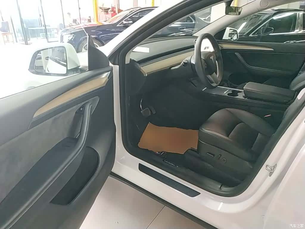 Tesla Model Y, 2022 16