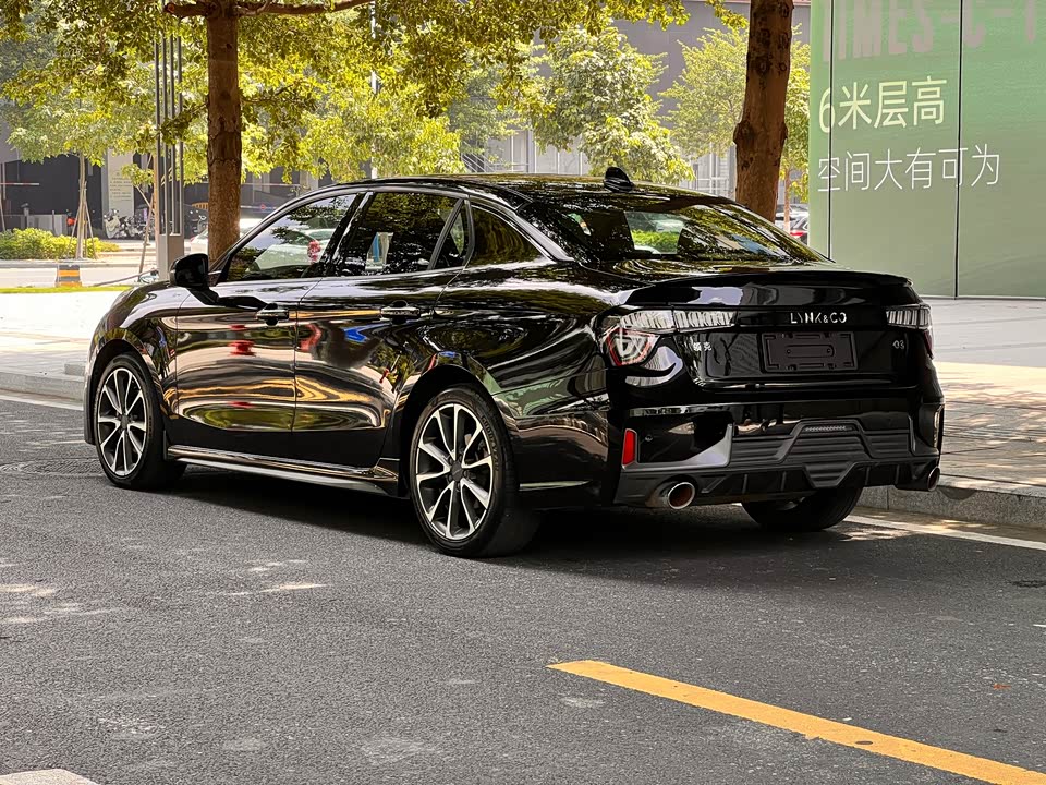 Lynk & Co 03 Lynk & Co 03