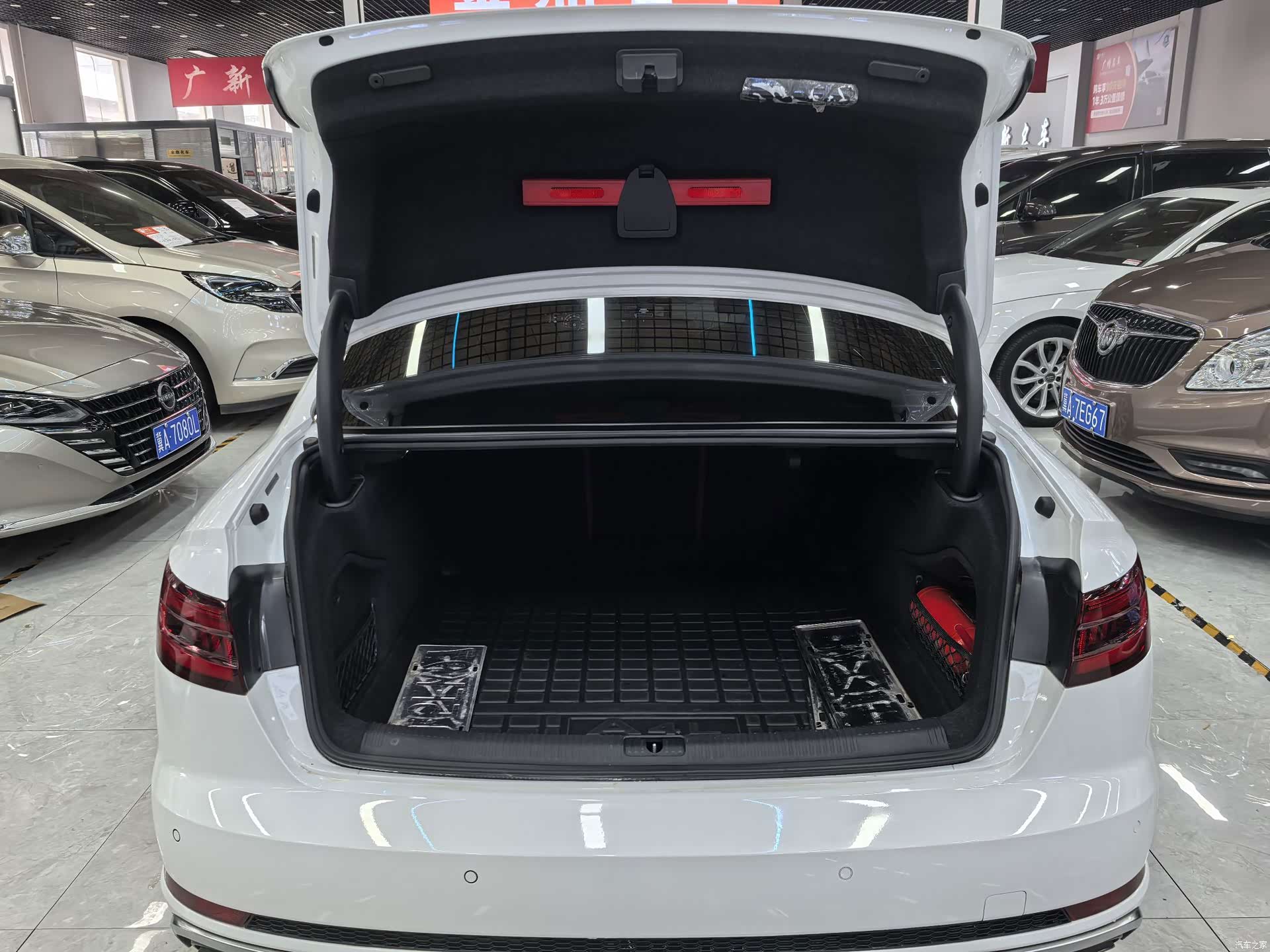 Audi A4L, 2019 13