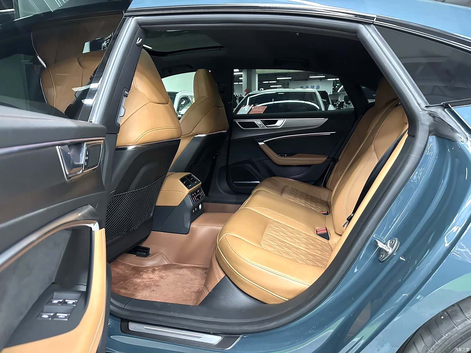 Audi A7L, 2021 все фото