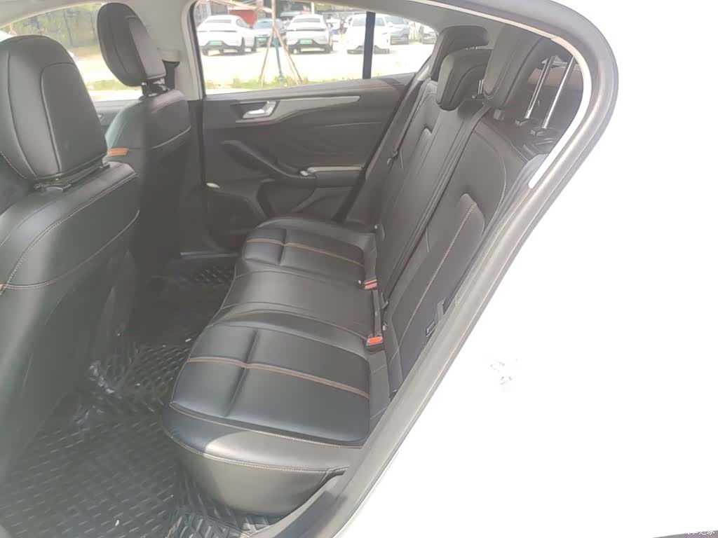 Ford Focus, 2022 17