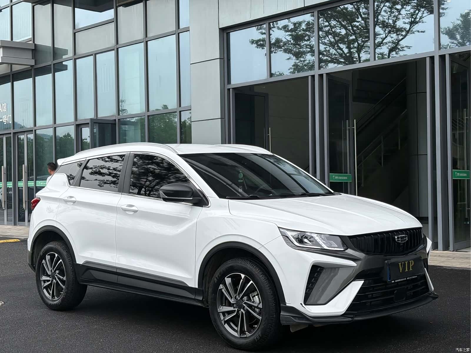 Geely Coolray, 2024 3