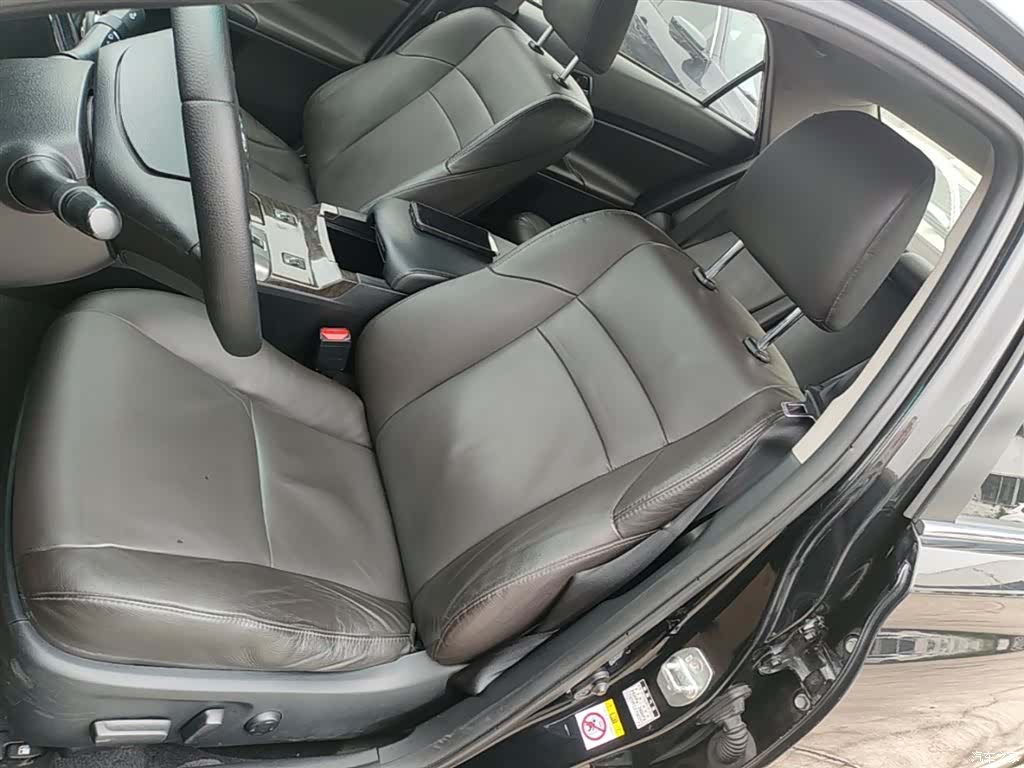 Toyota 2.5V, 2017 15
