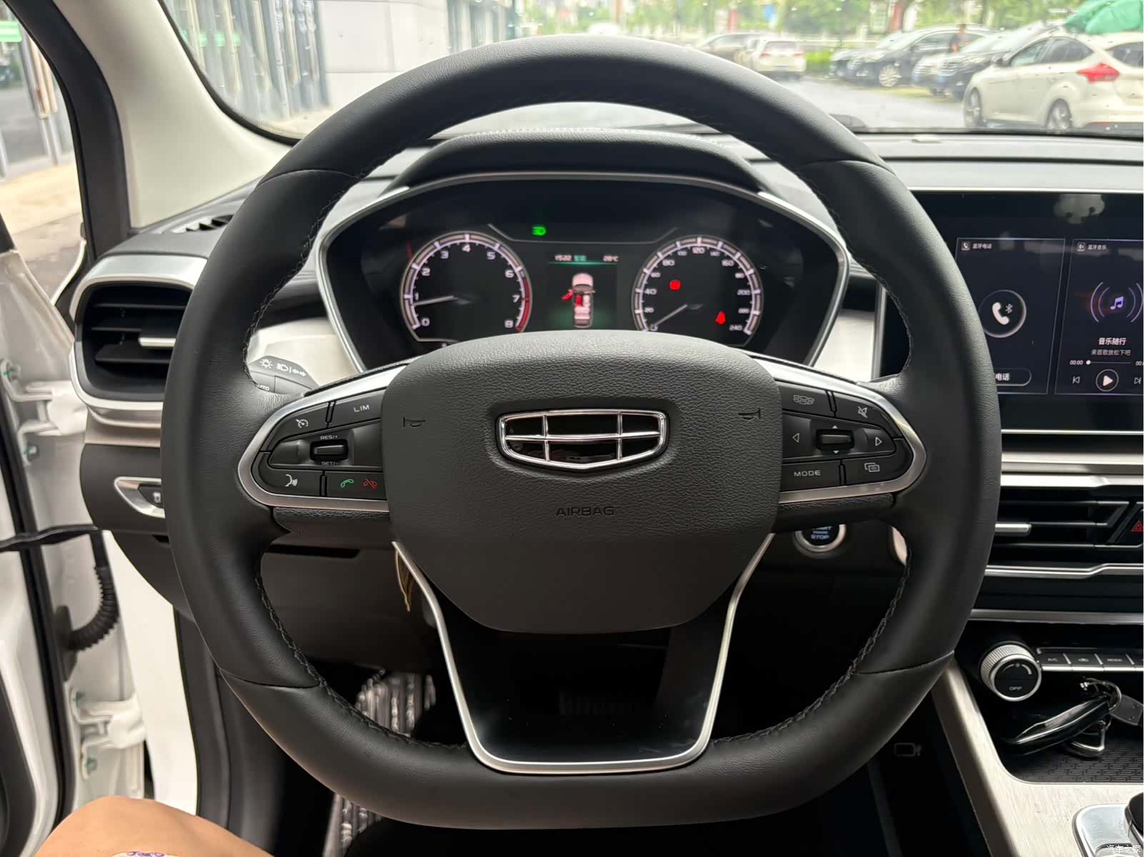 Geely Coolray, 2024 6