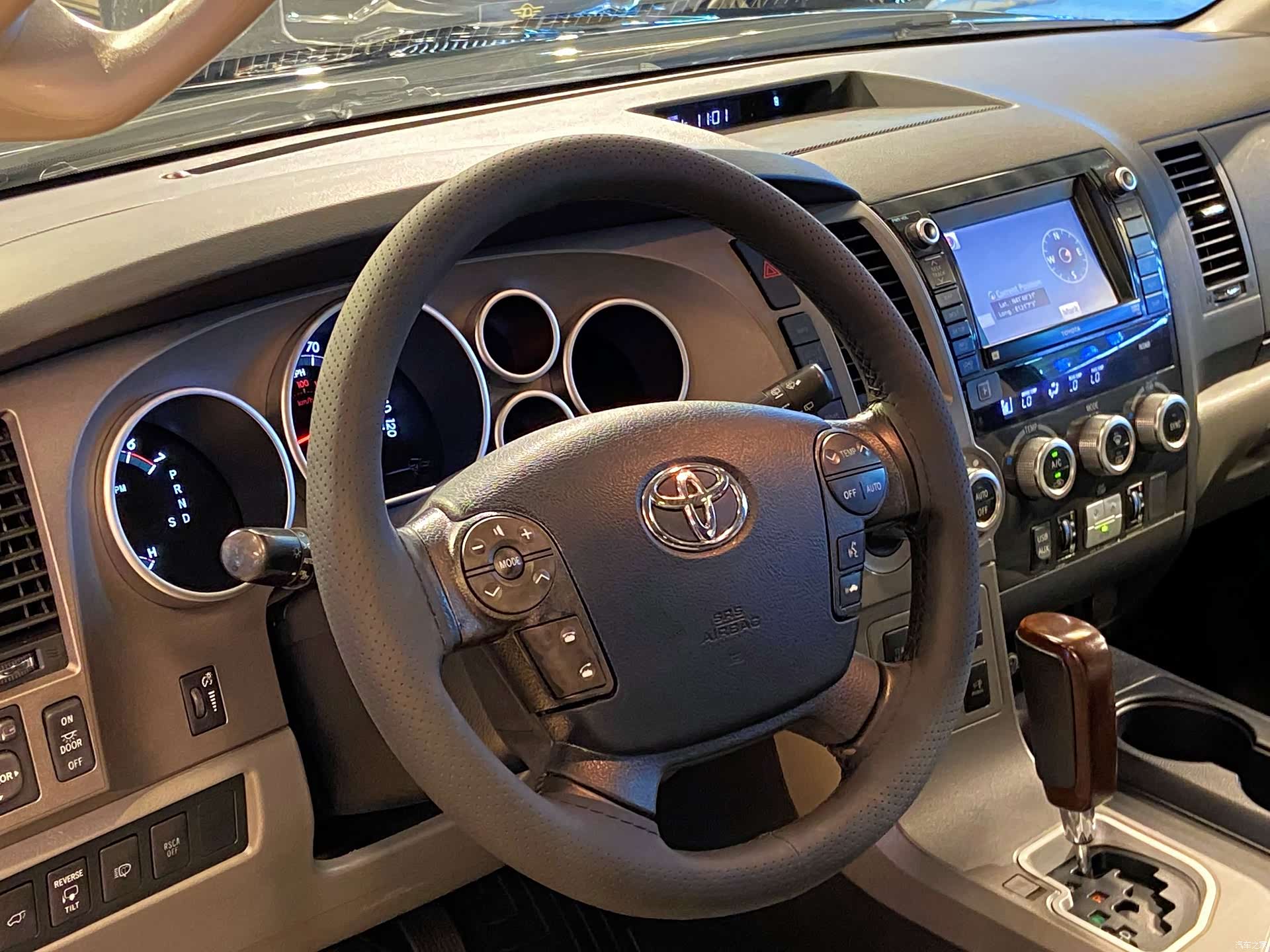 Toyota Sequoia, 2011 9