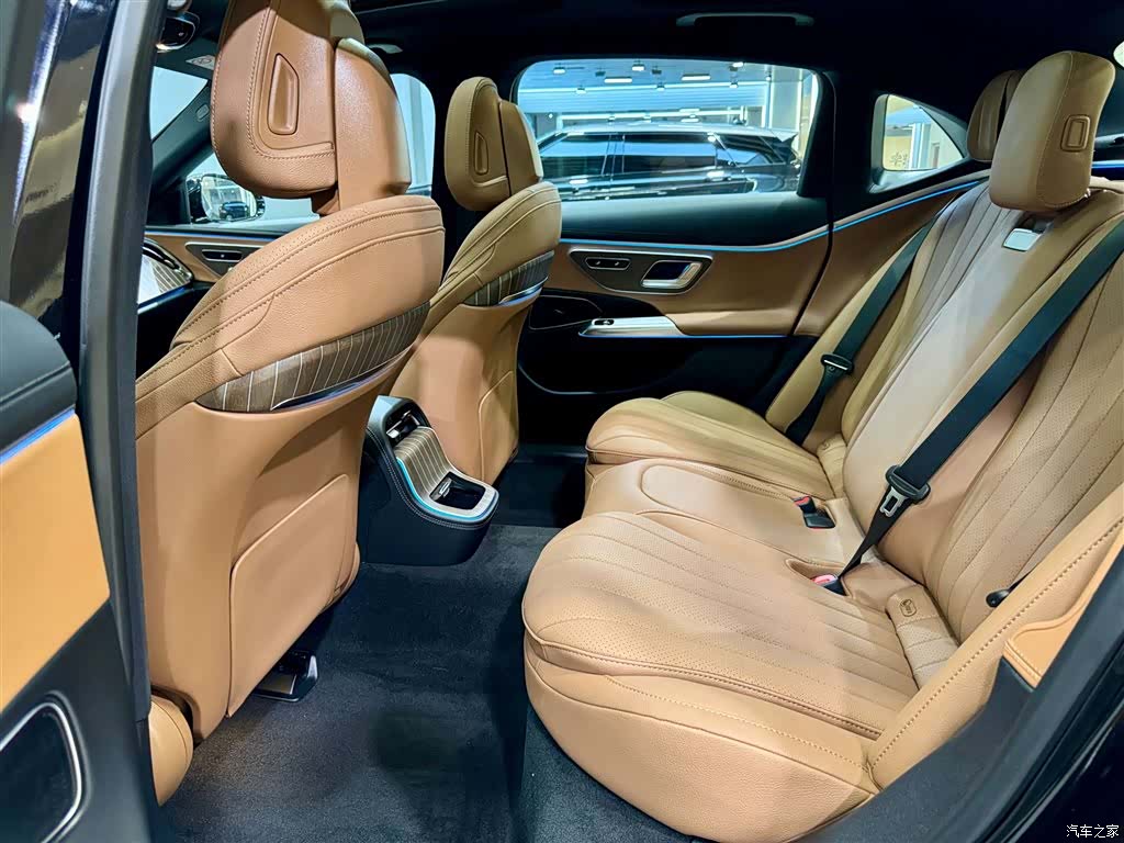 Mercedes-Benz E-Class, 2026 20