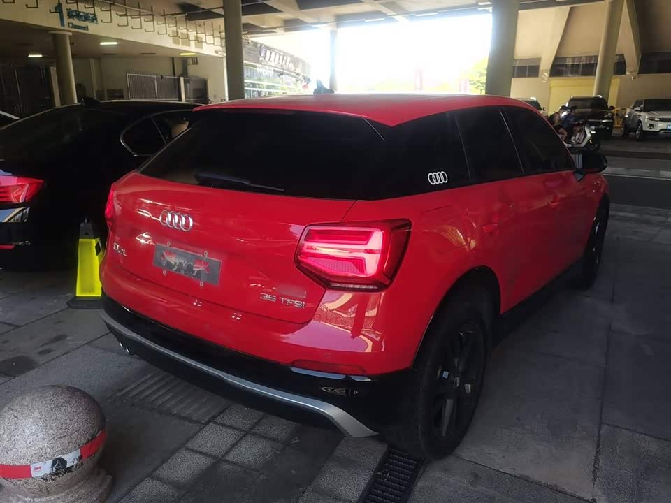 Audi Q2L