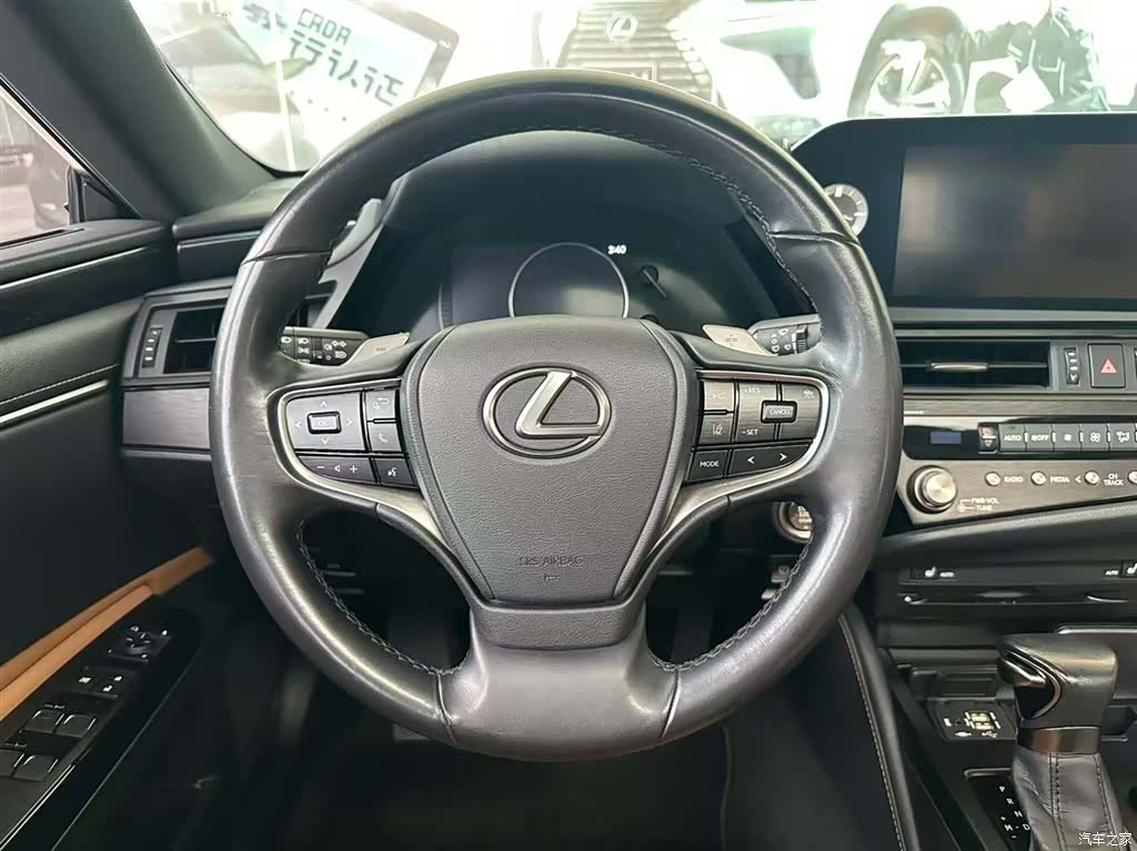 Lexus ES, 2022 все фото