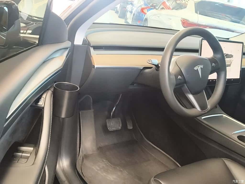 Tesla Model Y, 2022 16