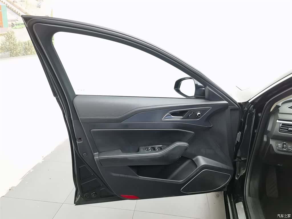 Hongqi H5, 2023 8