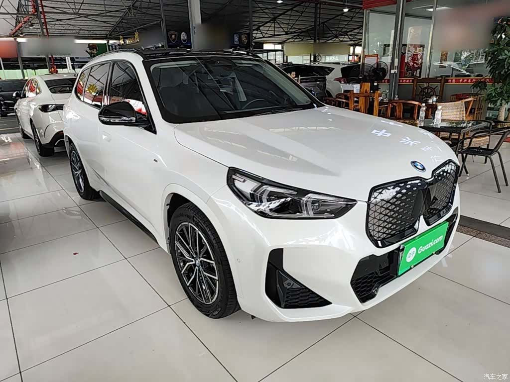 BMW iX1, 2025 4