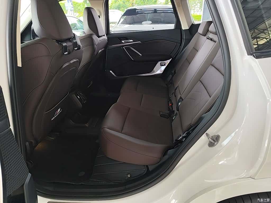 BMW iX1, 2025 17